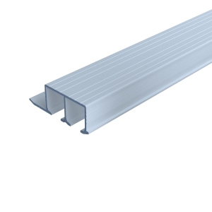 Speedboat jooksusiin klaasuksele kahene