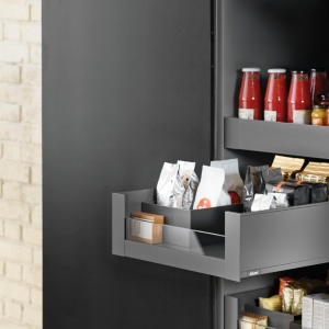 Blum Legrabox PURE / Sisesahtel klaaspaneeliga / Space Tower Tumehall (600mm)